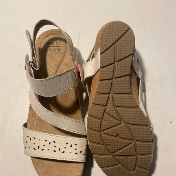 Earth origins cream cutout 1” wedge  sandals  various sizes all  NWT - Picture 5 of 6